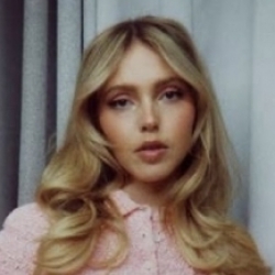 Lina Larissa Strahl