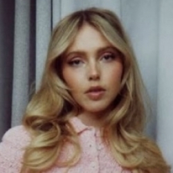 Lina Larissa Strahl